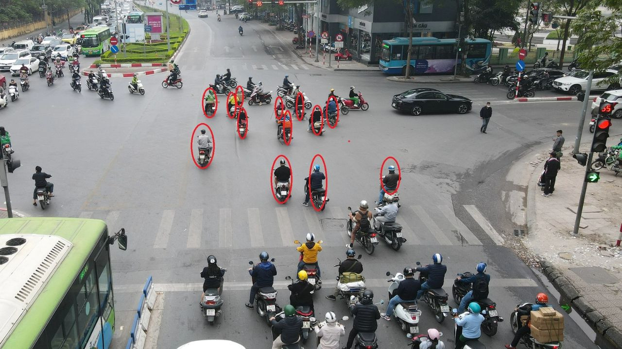 Xe gắn máy có hành vi vượt đèn đỏ sẽ nhận án phạt hành chính 