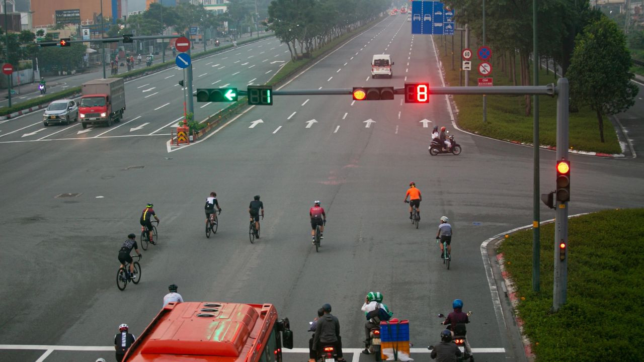 Quy định lỗi phạt nguội vượt đèn đỏ áp dụng cho cả xe đạp