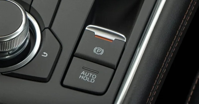 Auto Hold là tính năng giữ phanh tự động khi người lái xe dừng 