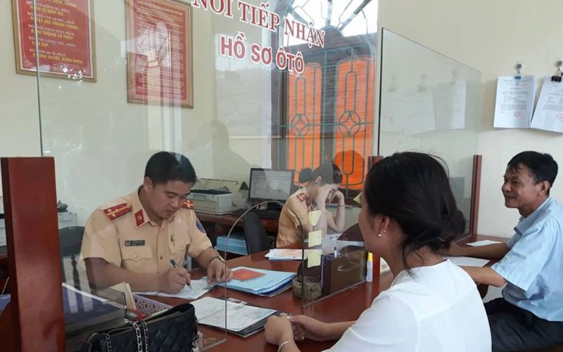 Đến Phòng Cảnh sát Giao thông Công an tỉnh Điện Biên để đăng ký biển số xe ô tô 27