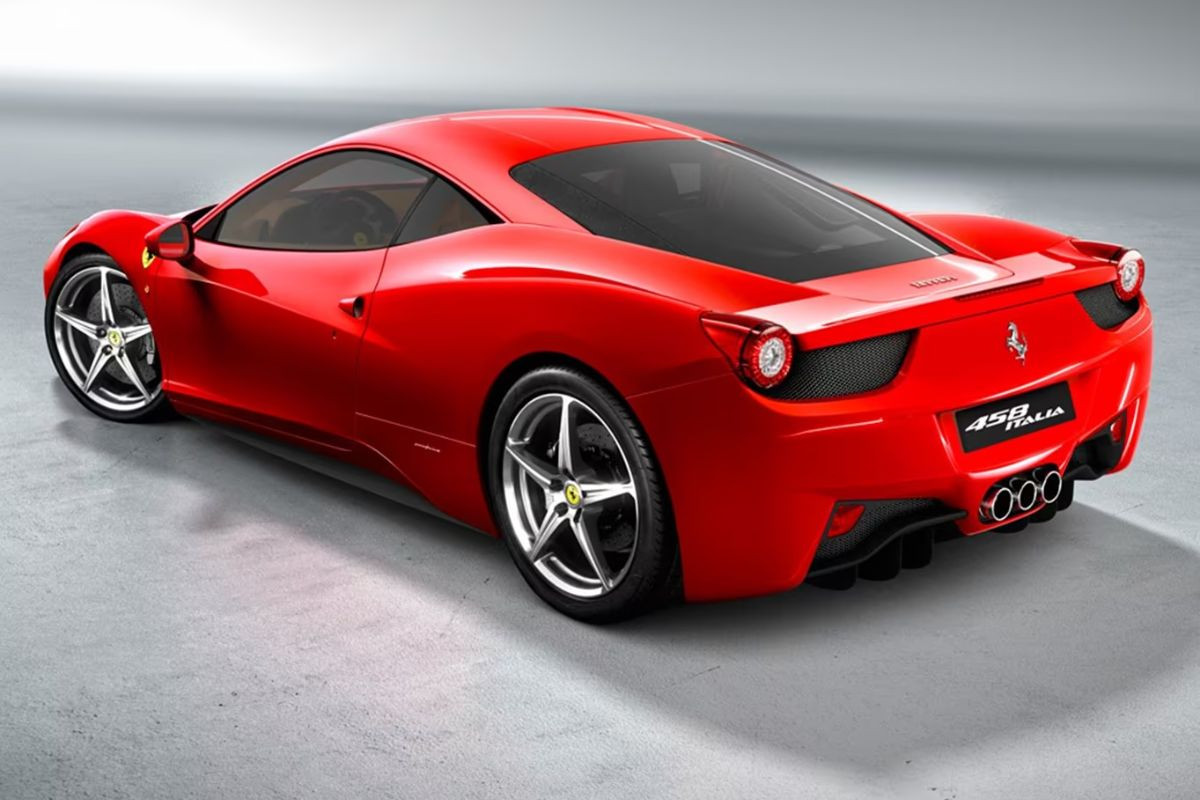 Ferrari 458 Italia, được ra mắt vào năm 2009, là một trong những mẫu xe Ferrari thành công nhất mọi thời đại