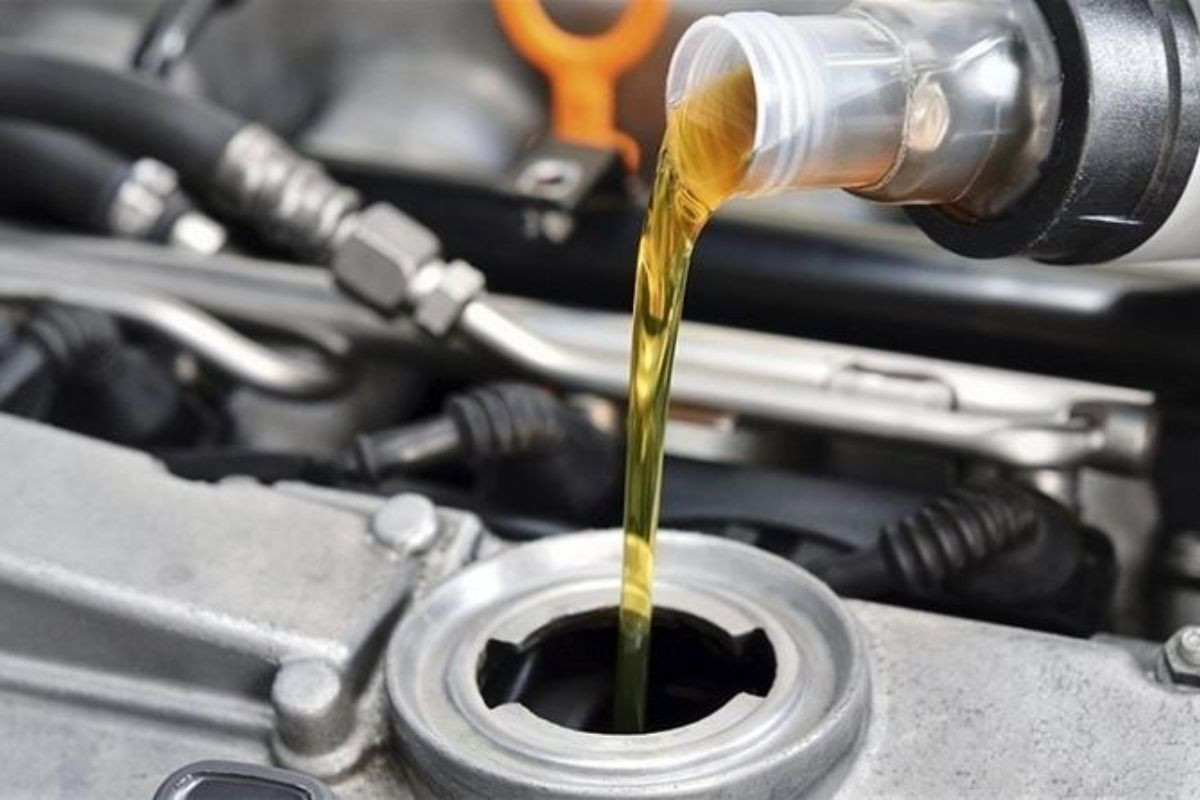 Sau một thời gian sử dụng, dầu nhớt trong xe thường bị ô nhiễm bởi tạp chất và bụi bẩn