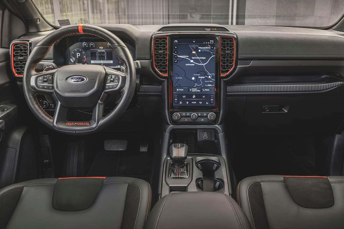 Thiết kế nội thất của Ford Raptor 2023 thể hiện sự sang trọng và sắc sảo hơn rất nhiều