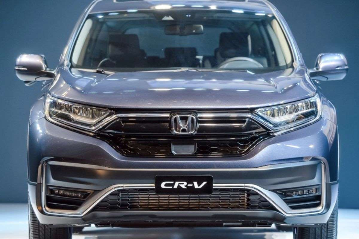 Phần đầu của Honda CR-V 2024 nổi bật với lưới tản nhiệt hình lục giác