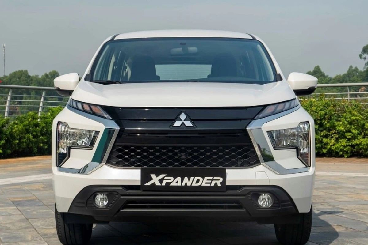 Đèn chiếu sáng Mitsubishi Xpander 2023 được thiết kế lại với hình chữ T vuông vức hơn.