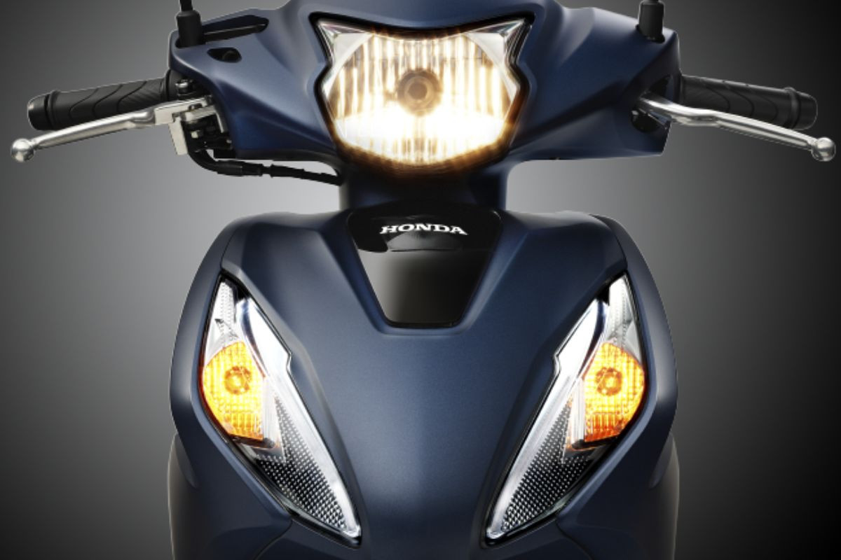 Honda Vision 2022 được trang bị dải đèn định vị bên ngoài sử dụng công nghệ LED