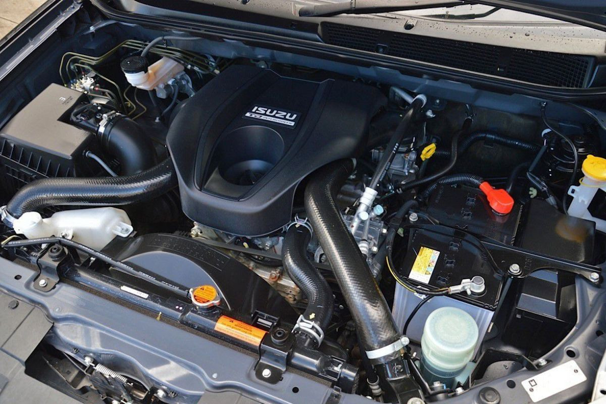 Isuzu muX 2023 sử dụng động cơ Diesel tăng áp mã RZ4E-TC, dung tích 1.9L